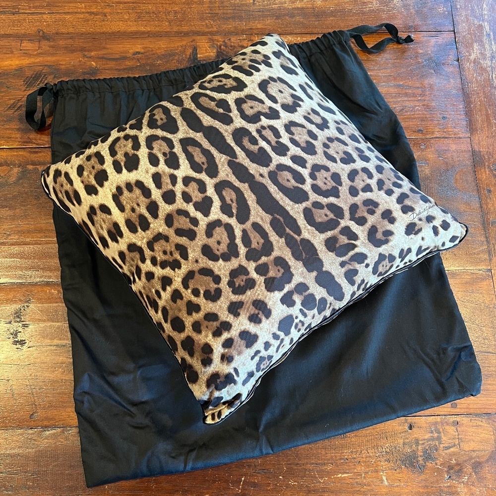 NWT DOLCE & GABBANA Casa Leopard Print 100% Silk Twill Throw Pillow Cushion